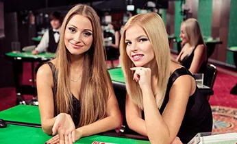 Đội ngũ nhân viên Kingbet chuyên nghiệp và tận tâm trong môi trường làm việc hiện đại
